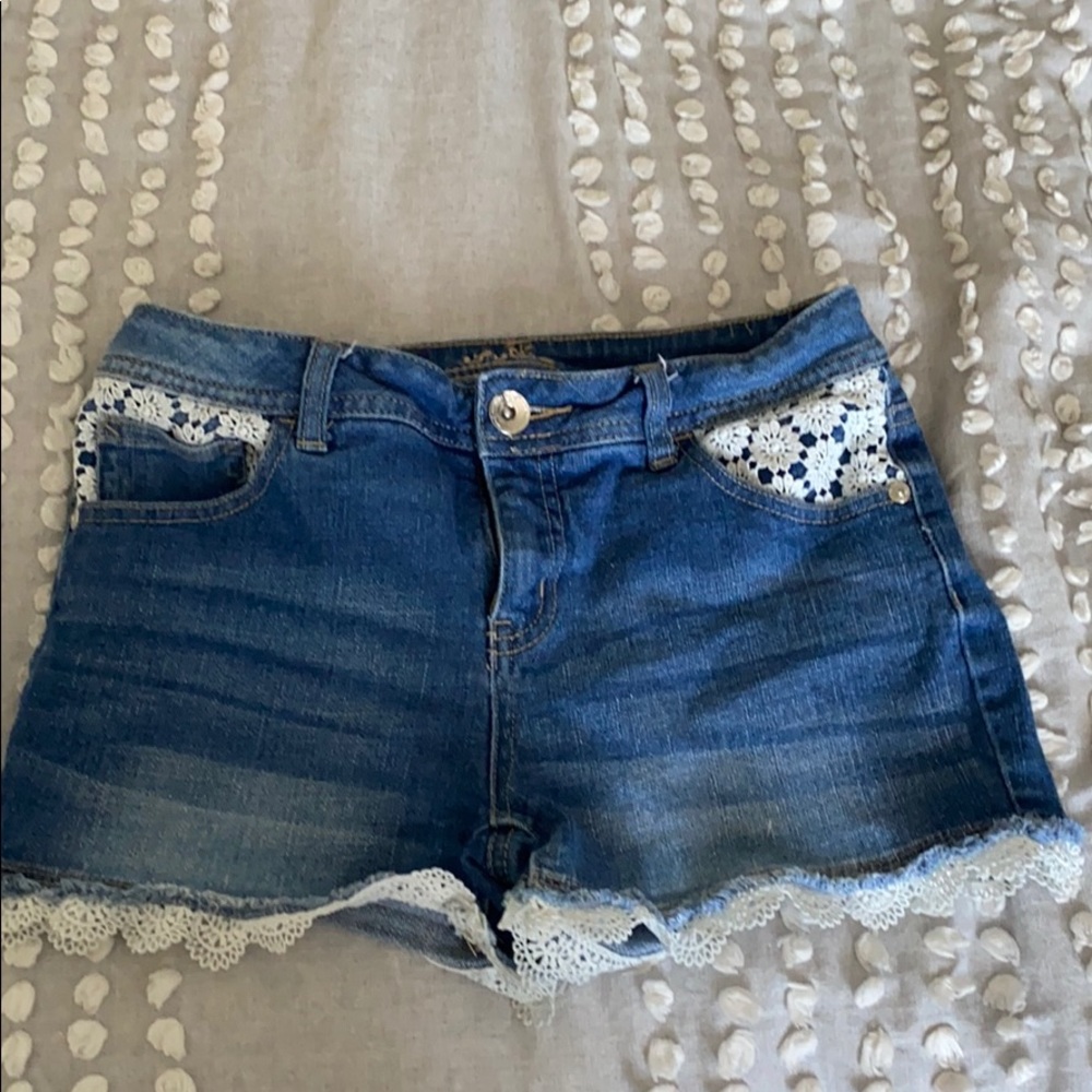 Shorts with crochet